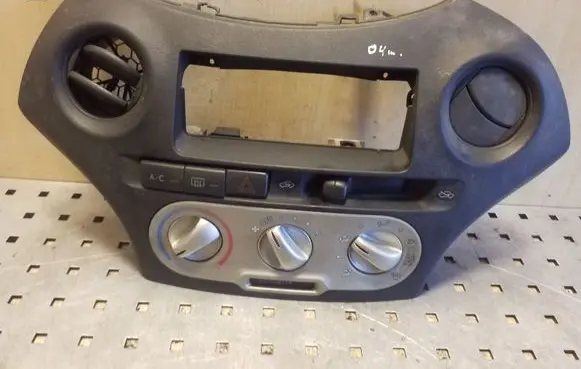 Toyota Yaris Climate control unit