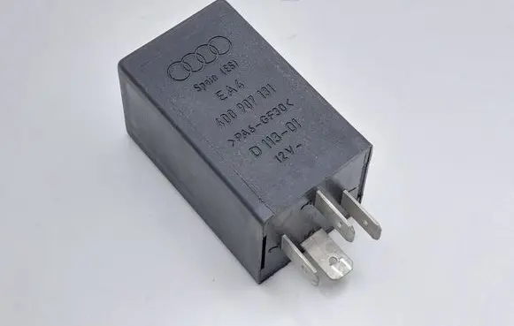 Volkswagen PASSAT B5 Other relay 4D0907131