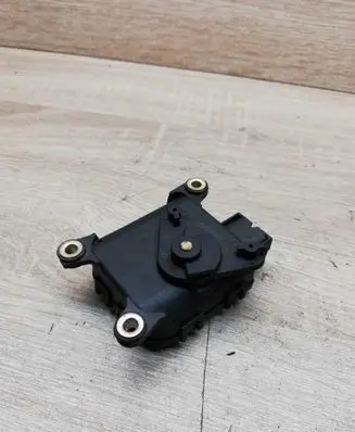 Volkswagen PASSAT B5.5 Air flap motor/actuator 0132801149 8D1820511B