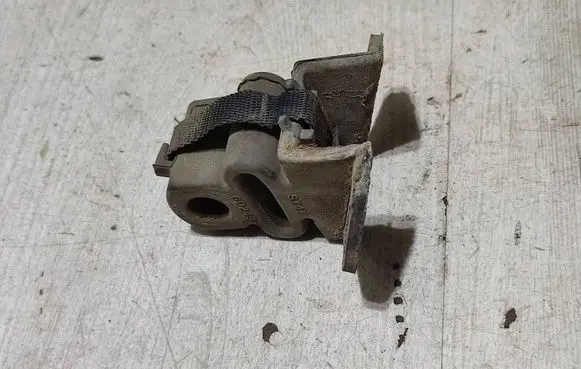Peugeot 2008 II Muffler mount bracket/holder 