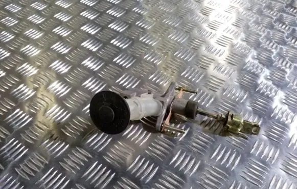 Toyota Corolla E120 E130 Clutch master cylinder B43