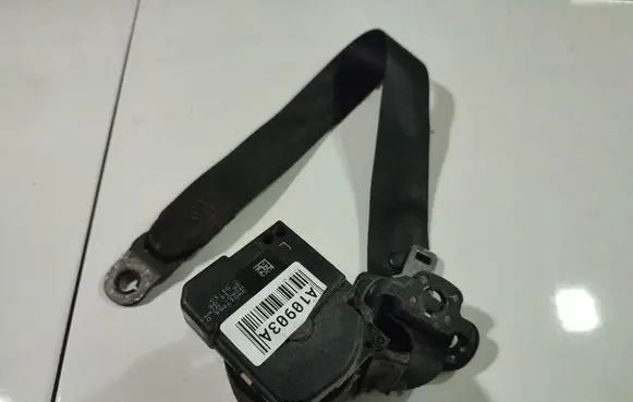 Ford Focus Front seatbelt 84017855