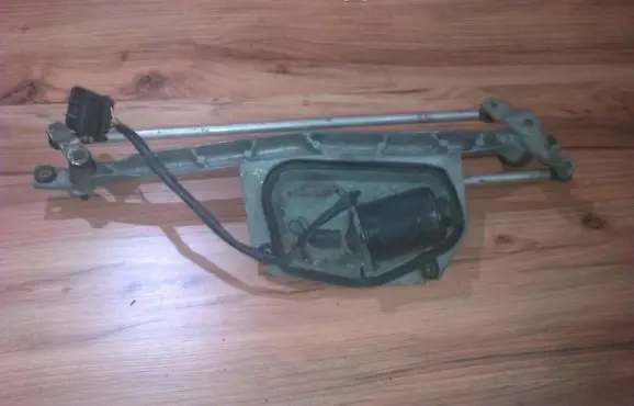 Opel Astra H Front wiper linkage and motor