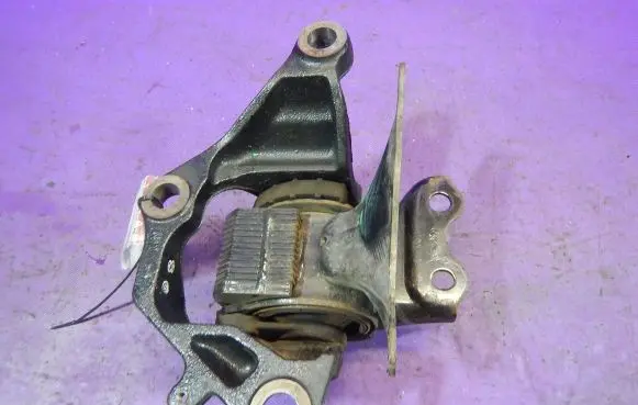 Mazda 6 Gearbox mounting bracket