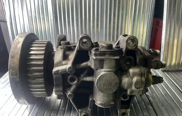 Audi A6 S6 C5 4B Fuel injection high pressure pump 0281010889 286061B 059130111D
