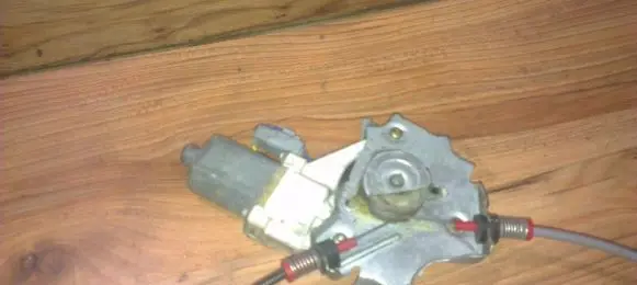 Nissan Micra Front door window regulator motor 0130822203 151003-12-12