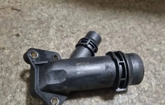 BMW 5 E39 Engine coolant pipe/hose 3142260012 M1825