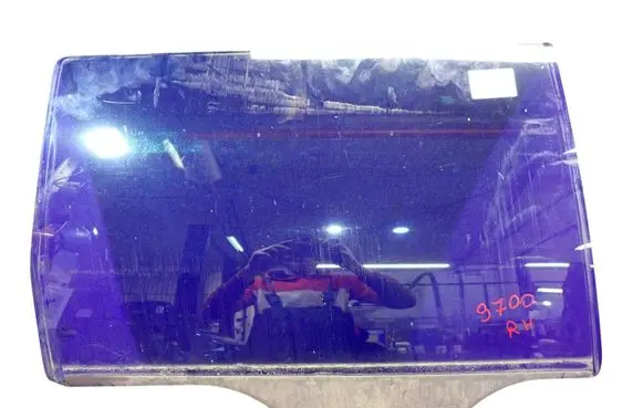 Volkswagen PASSAT B5.5 Front door window glass four-door