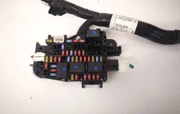 Nissan Micra K14 Fuse box set 1074A 240105FB9B