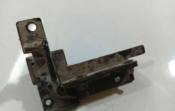 Ford Grand C-MAX Rear door lock loop/hook striker AM5138A2AE