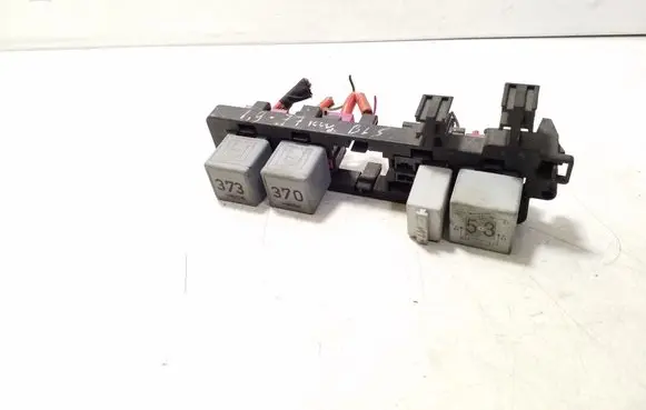 Volkswagen Golf Plus Relay mounting block 8D0951253A 8D0951253 1K0951253