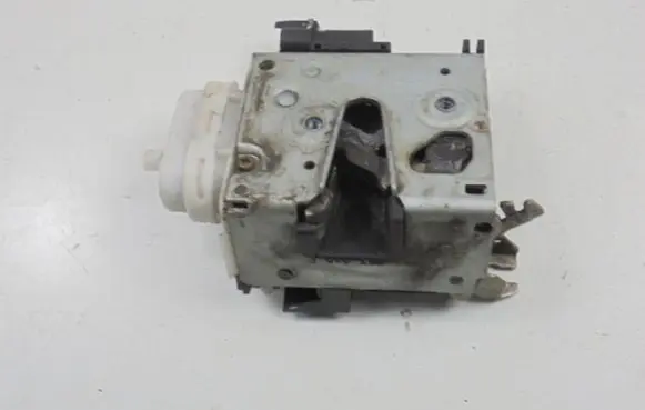 Audi A4 S4 B5 8D Front door lock 8D1837016E