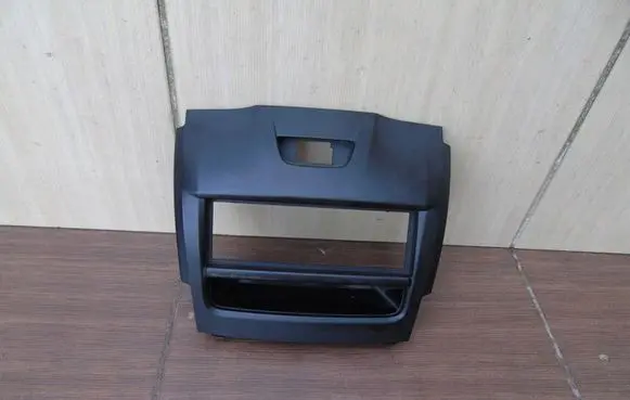 Isuzu D-Max Radio/GPS head unit trim 