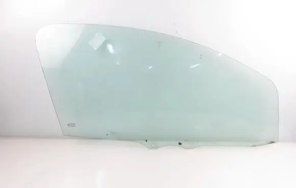 Peugeot 107 Front door window glass four-door