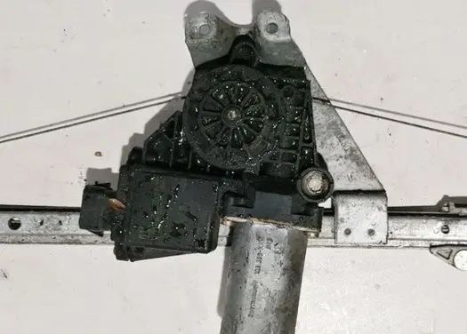 Opel Omega B2 Rear door window regulator motor 103390