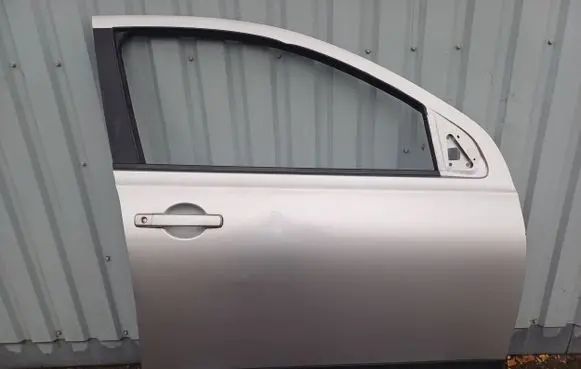 Nissan Qashqai Front door