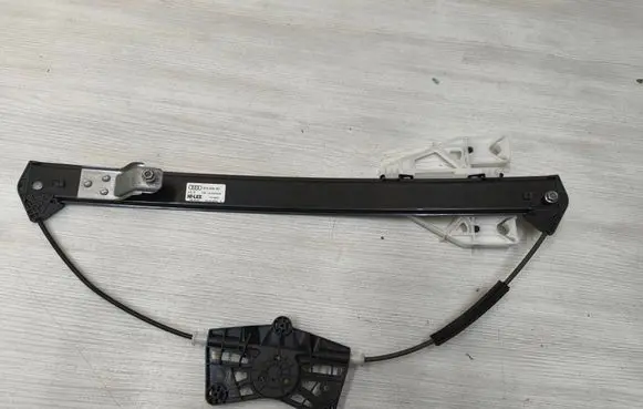 Audi Q2 - Rear door window regulator with motor 81A839461