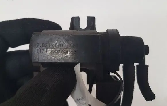 BMW 5 E60 E61 Turbo solenoid valve 70206301 780539101