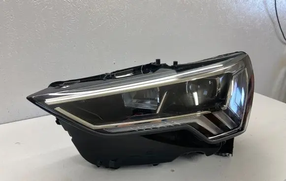 Audi Q3 F3 Headlight/headlamp 83A941033 1090025E
