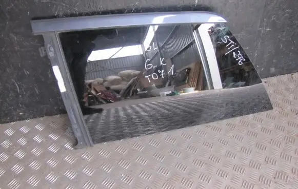 Mercedes-Benz GL X164 Rear vent window glass STI276