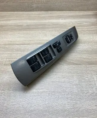 Toyota Prius (XW20) Electric window control switch 8482047021