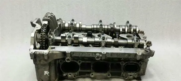 Porsche 911 991 Engine head 9A110514702 9A110505302