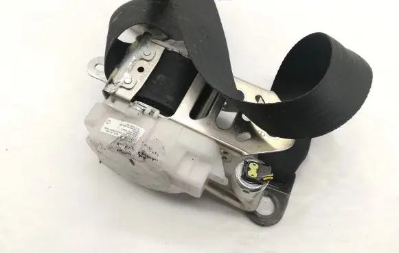 Toyota Avensis T270 Front seatbelt