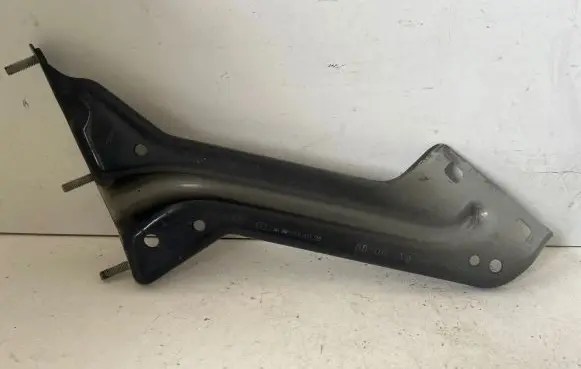 Audi Q5 SQ5 Fender mounting bracket 8R0821136