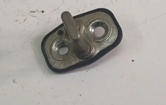 Peugeot 308 Front door lock loop/hook striker 9655466380