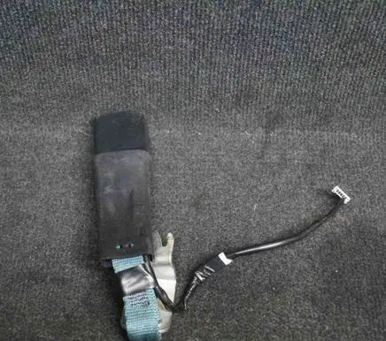 Lexus CT 200H Rear seatbelt buckle