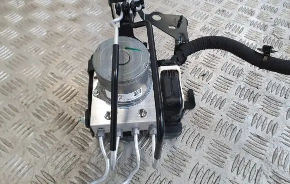 Renault Captur II ABS Pump 476601677R