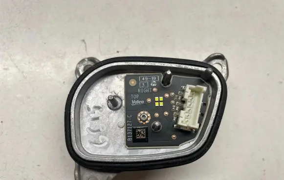 Volkswagen Golf VIII LED ballast control module 90157100 5H0998478