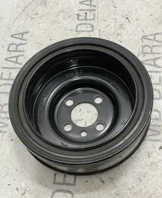Volkswagen Golf VII Crankshaft pulley 038105243M