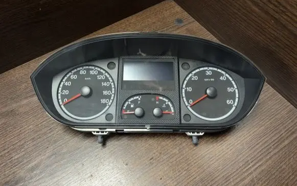 Speedometer (instrument cluster)