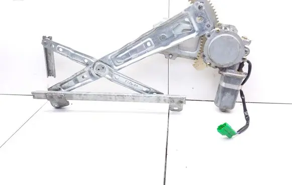 Subaru Impreza I Rear door window regulator with motor