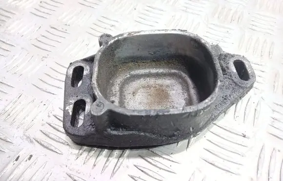 Volkswagen PASSAT B5.5 Engine mounting bracket 81178