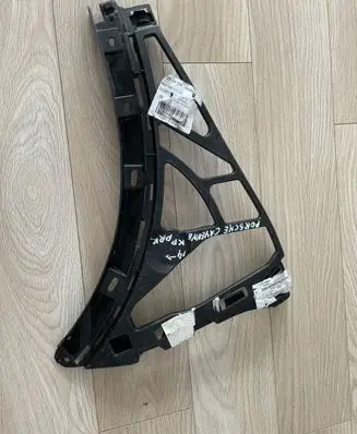 Porsche Cayenne (92A) Front bumper mounting bracket