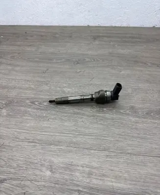 BMW 5 F10 F11 Fuel injector 0445110743 8514148