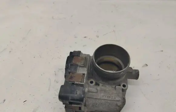 Volkswagen Golf V Throttle valve 038133062A