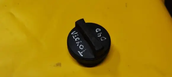 Toyota Avensis T250 Oil filler cap 