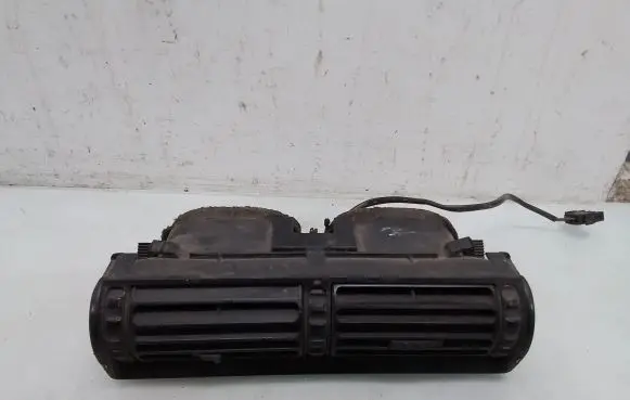 BMW 5 E34 Dash center air vent grill