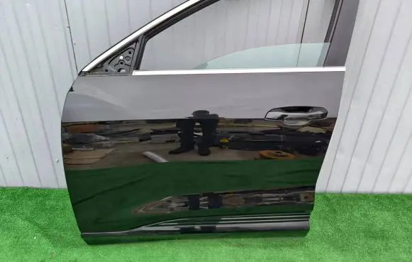Audi e-tron Front door