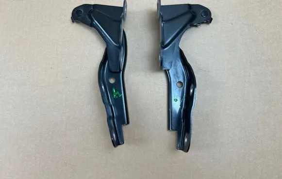 Mitsubishi L200 Engine bonnet/hood hinges