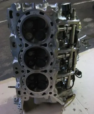 Lincoln Navigator Engine head JS382AB