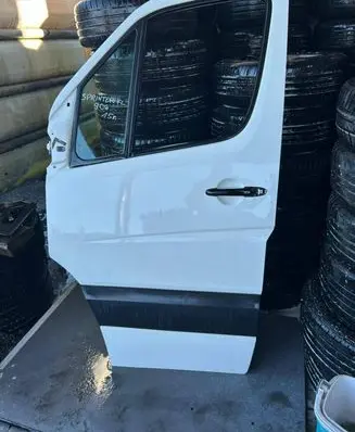Mercedes-Benz Sprinter W906 Front door 