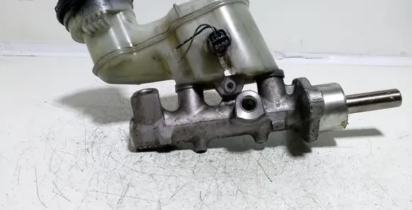 Master brake cylinder