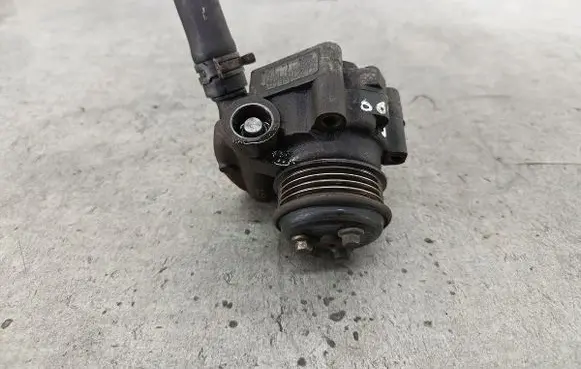 Ford Mondeo Mk III Power steering pump 59385002