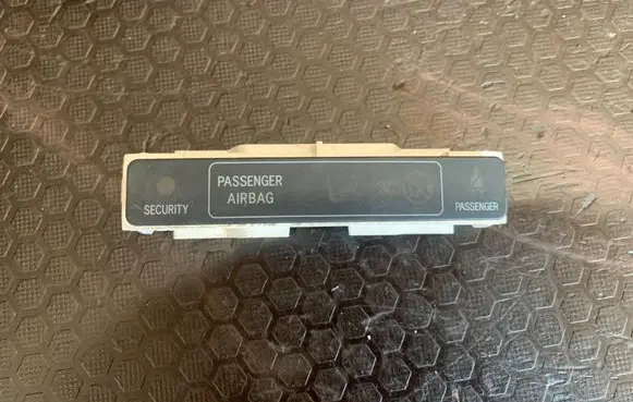 Toyota Avensis T270 Passenger airbag on/off switch 8395005010