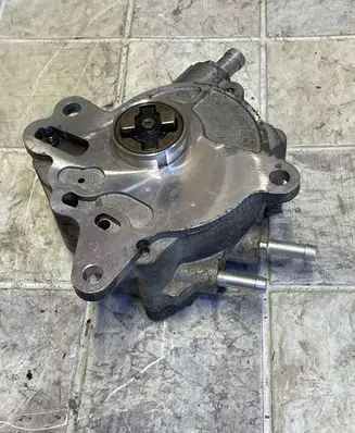 Audi A3 S3 8P Vacuum pump 03G145209C