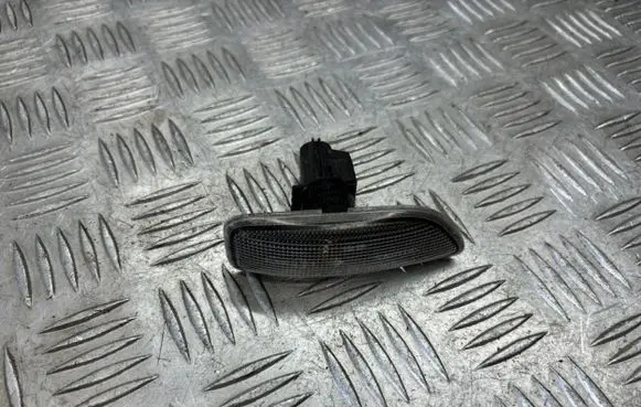 Volvo V70 Front fender indicator light 8658944